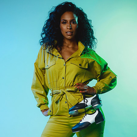 Headshot Chloe Arnold