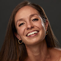 Headshot: Danielle Diniz headshot