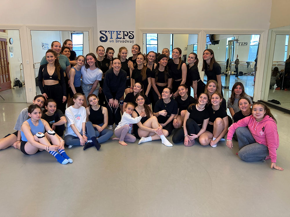 group dance class visit with Fior Di Stella with Krystyna Resavy 4/21/25