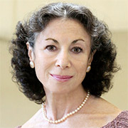 Headshot: Elena Kunikova headshot