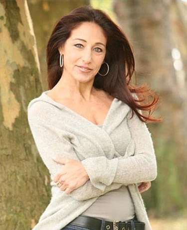 Headshot Roberta Mathes