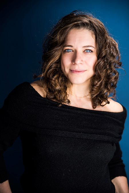 Headshot Michaela McGowan