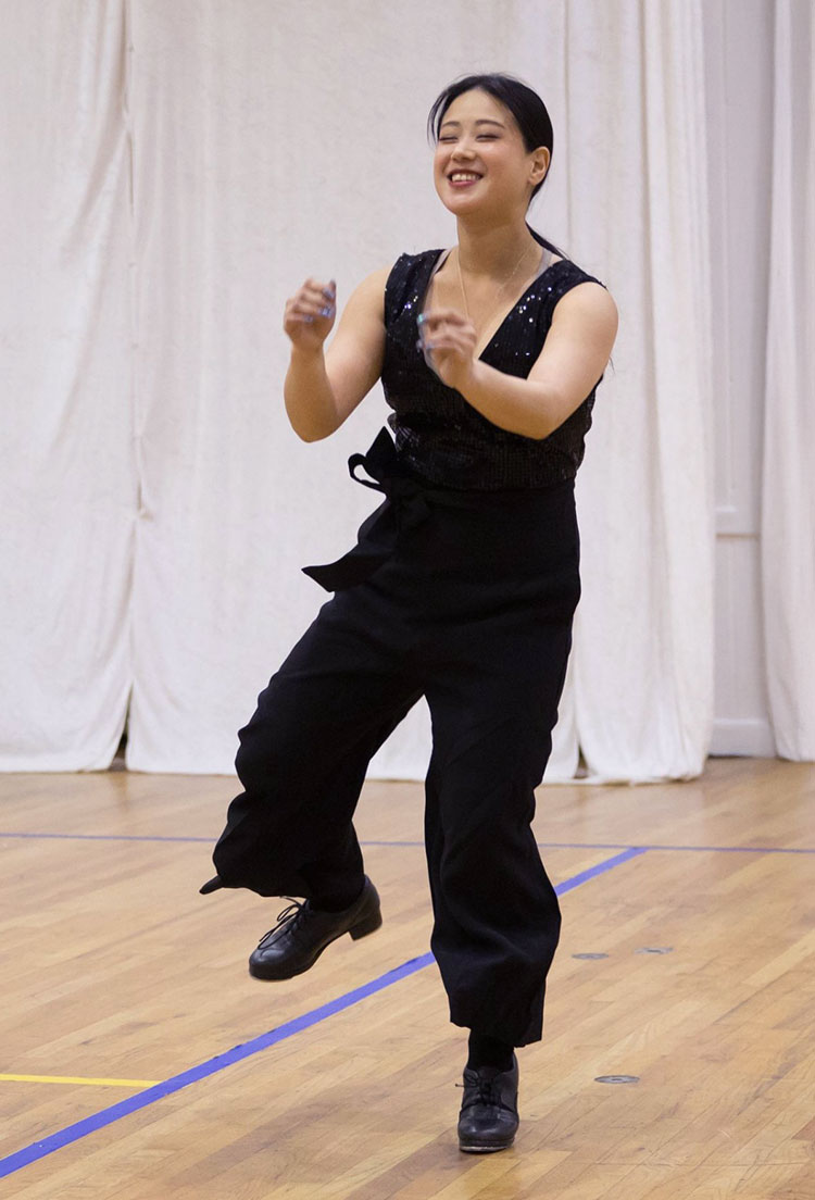 Tamii Sakurai tap dancing in a dance studio